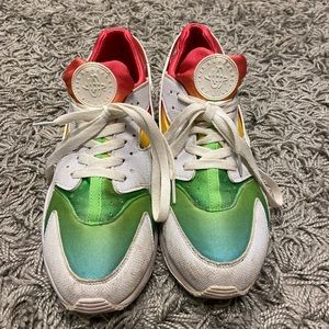 RAINBOW NIKE HUARCHES